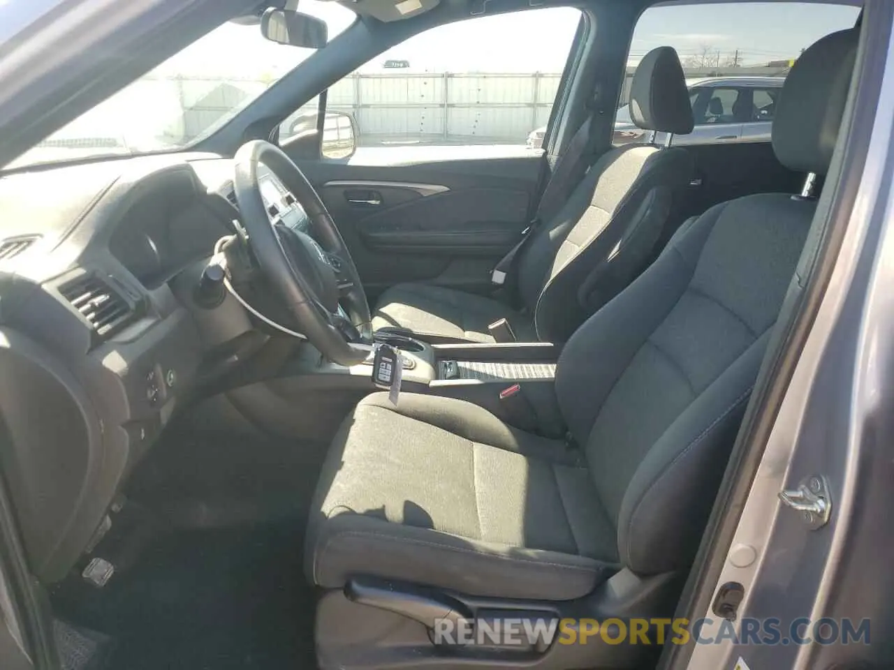 7 Photograph of a damaged car 5FNYF8H24KB020004 HONDA PASSPORT 2019