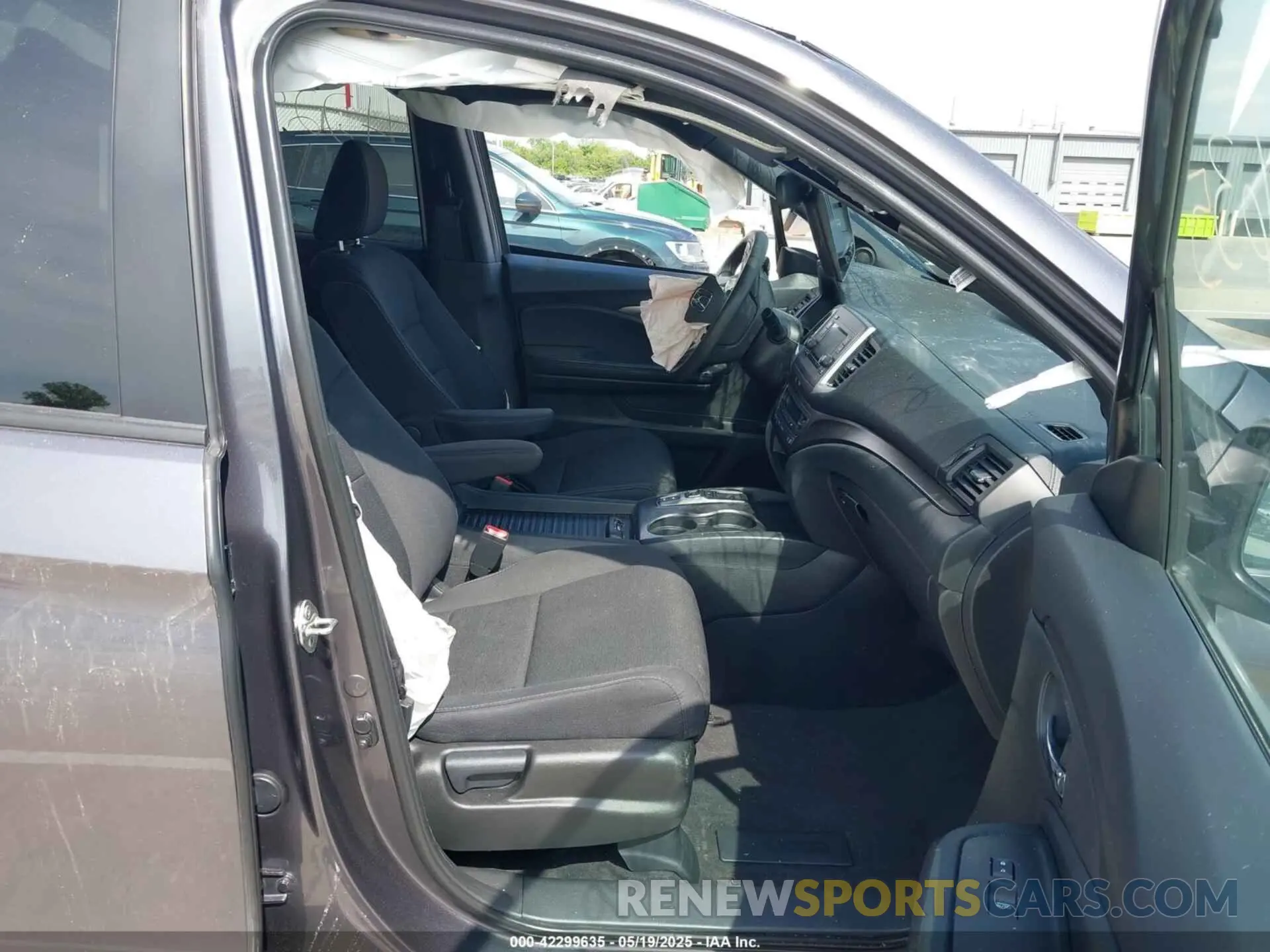 5 Photograph of a damaged car 5FNYF8H27KB002001 HONDA PASSPORT 2019