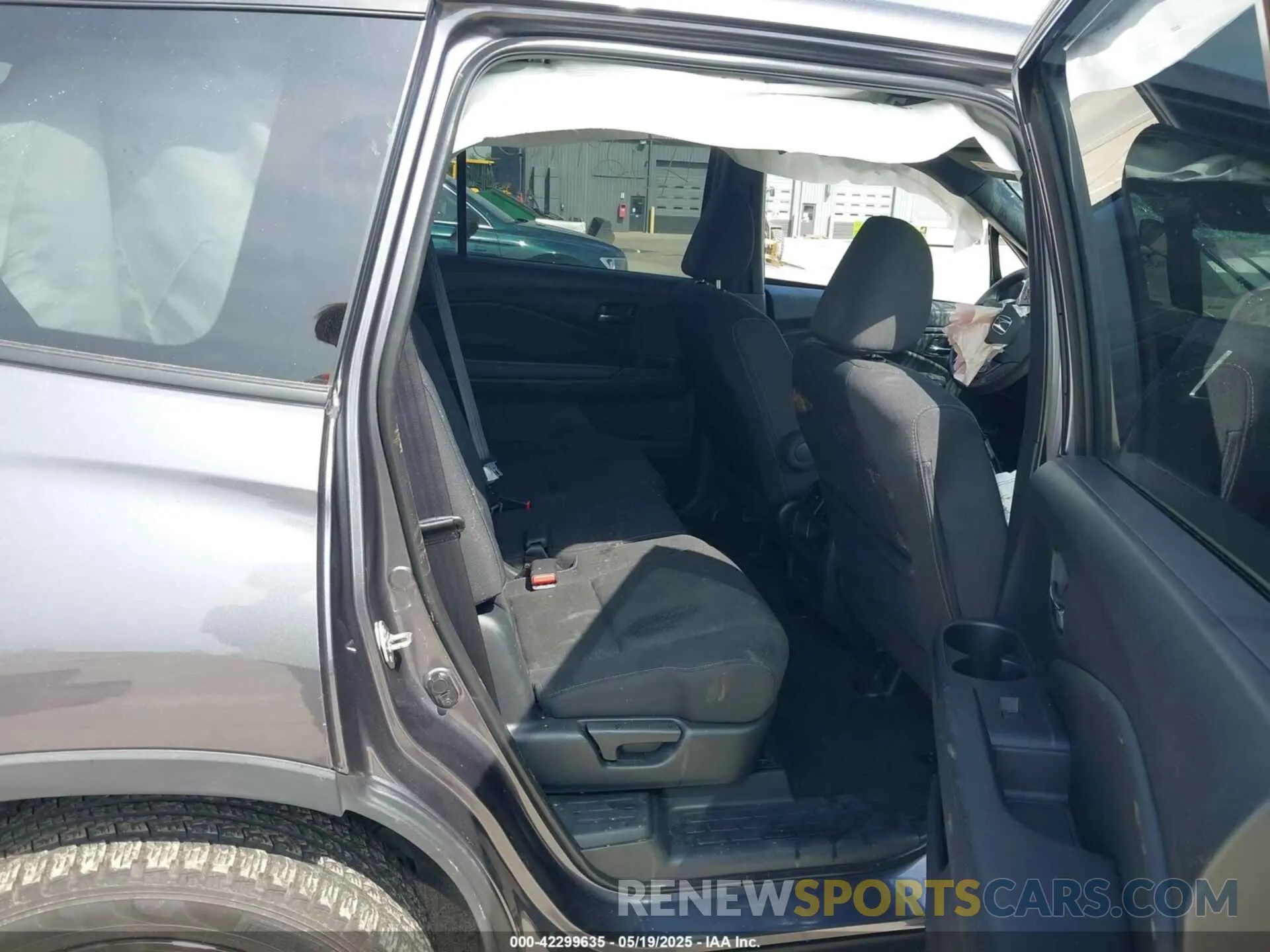 8 Photograph of a damaged car 5FNYF8H27KB002001 HONDA PASSPORT 2019