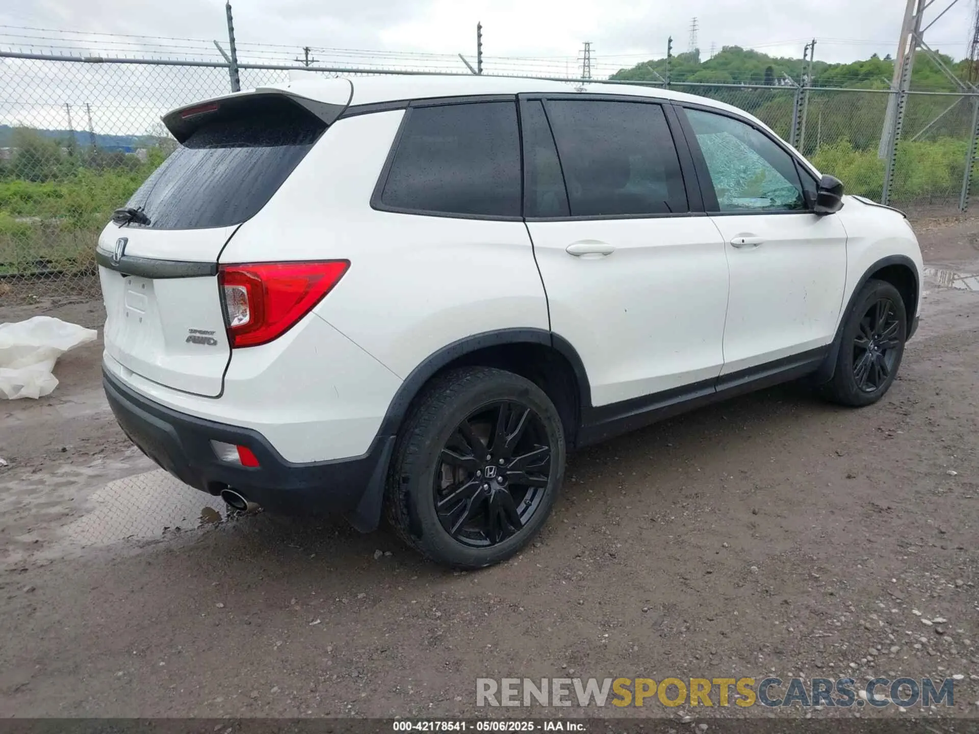 4 Фотография поврежденного автомобиля 5FNYF8H28KB010303 HONDA PASSPORT 2019