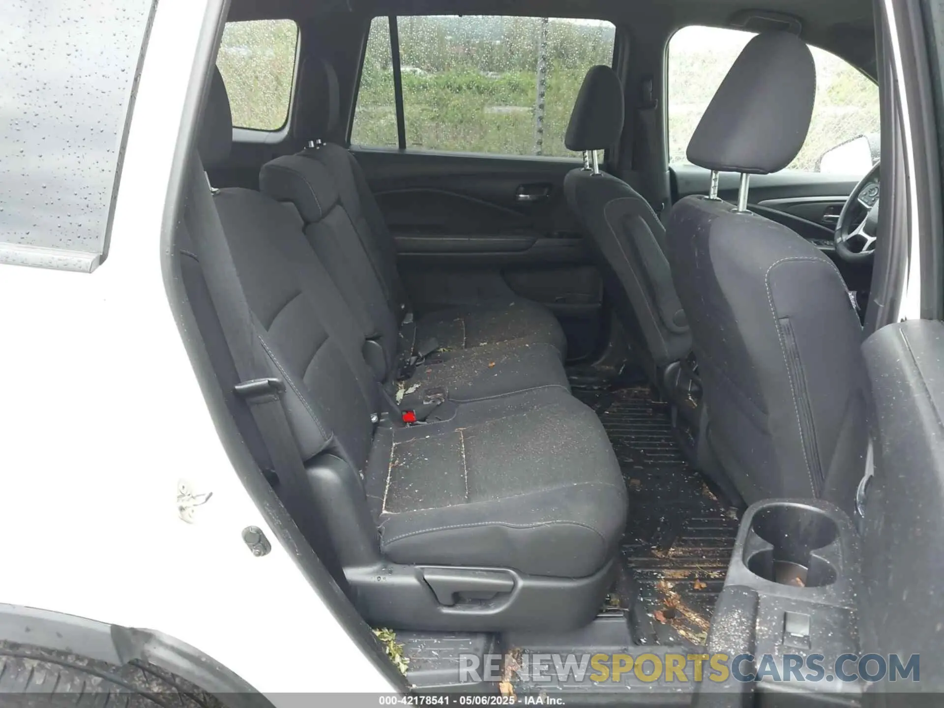 8 Фотография поврежденного автомобиля 5FNYF8H28KB010303 HONDA PASSPORT 2019