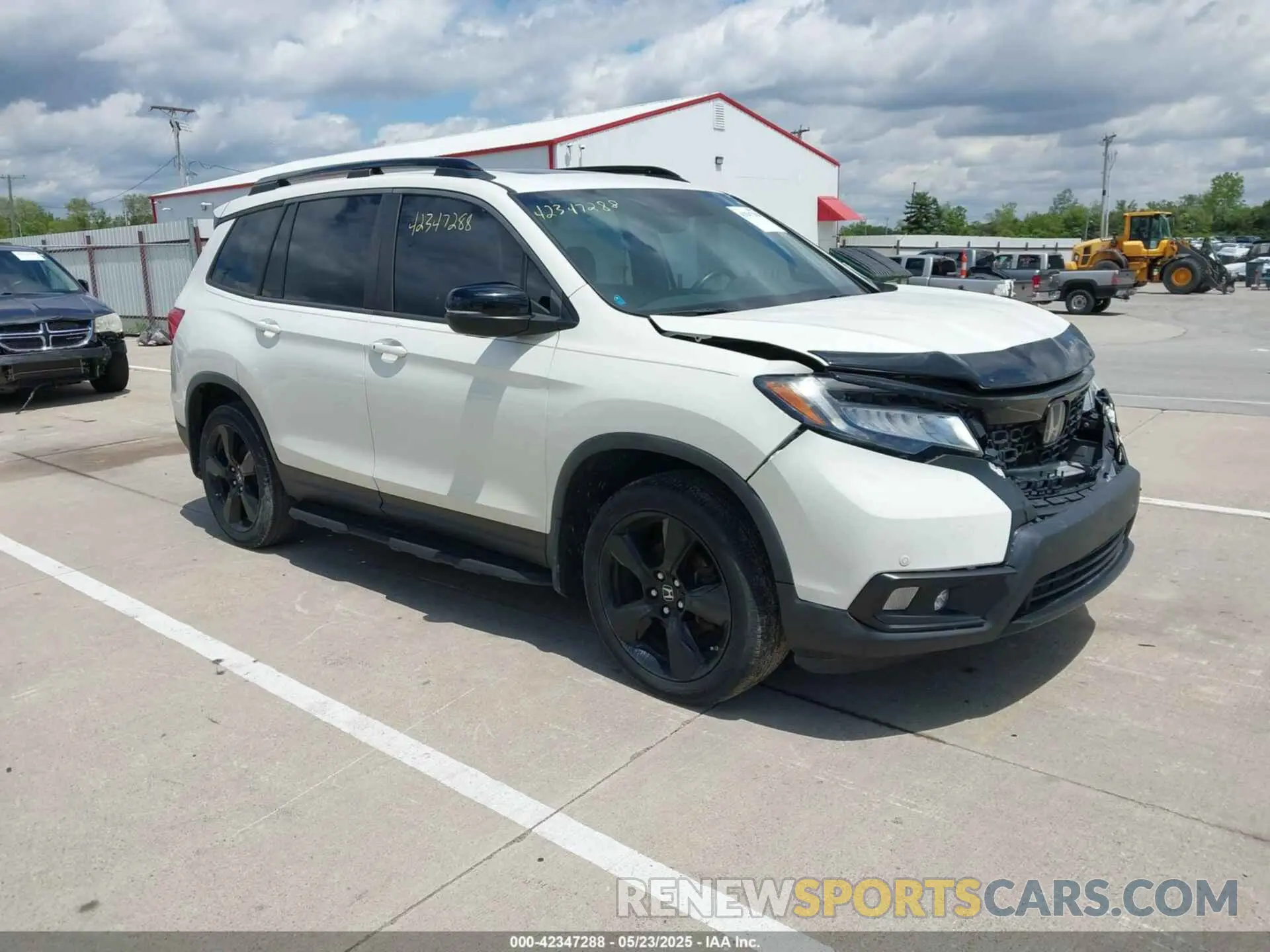 1 Photograph of a damaged car 5FNYF8H90KB002211 HONDA PASSPORT 2019