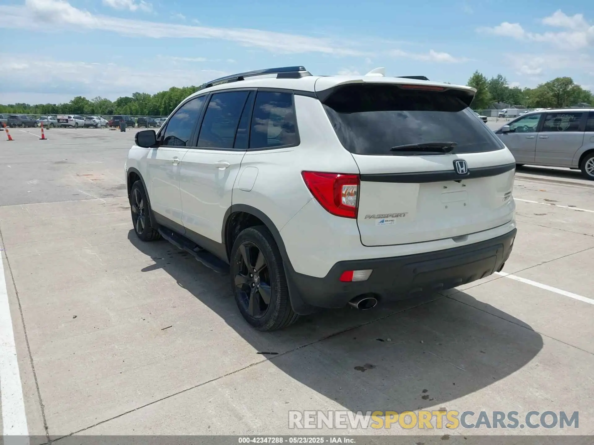 3 Photograph of a damaged car 5FNYF8H90KB002211 HONDA PASSPORT 2019