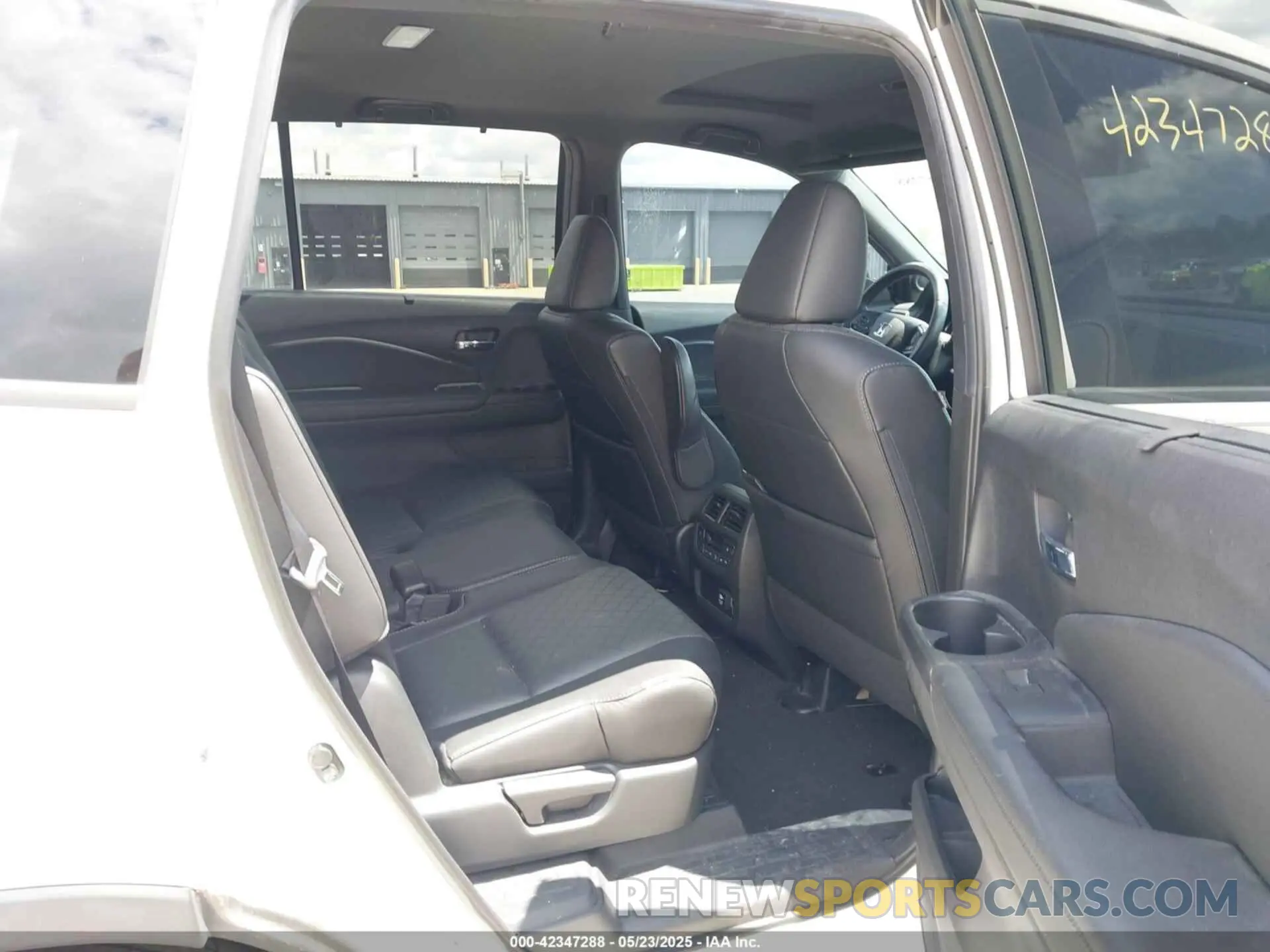 8 Photograph of a damaged car 5FNYF8H90KB002211 HONDA PASSPORT 2019