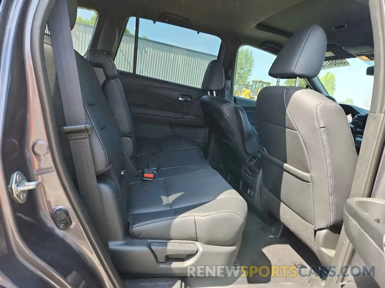 11 Photograph of a damaged car 5FNYF8H93KB018614 HONDA PASSPORT 2019