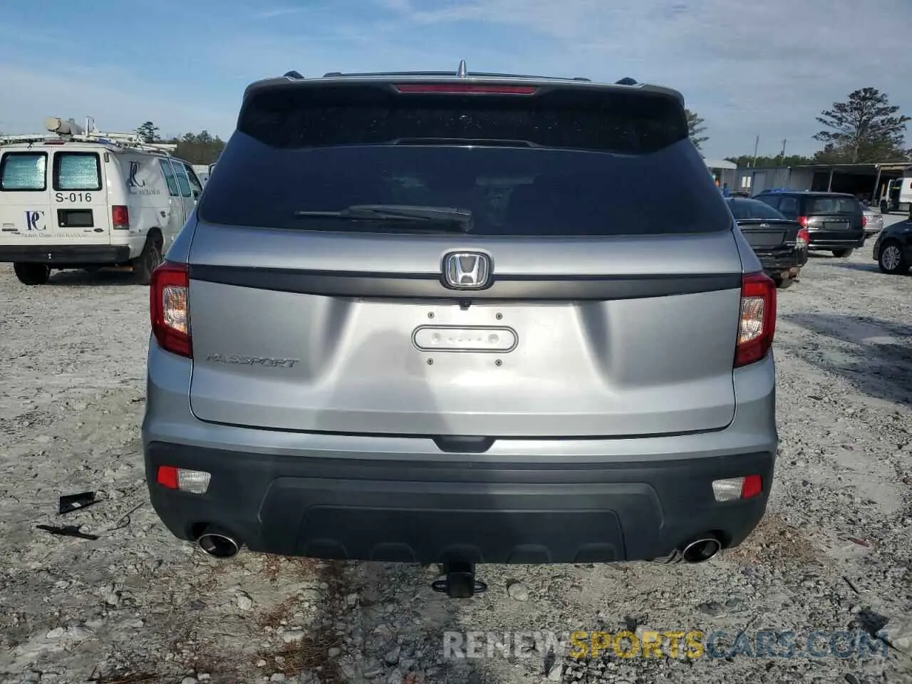 6 Photograph of a damaged car 5FNYF7H51LB000802 HONDA PASSPORT 2020