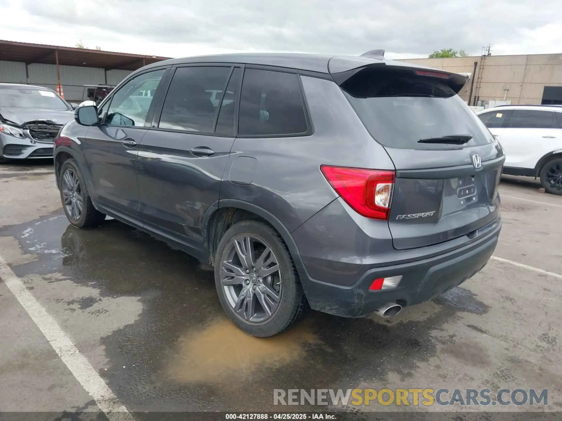 3 Photograph of a damaged car 5FNYF7H57LB000657 HONDA PASSPORT 2020