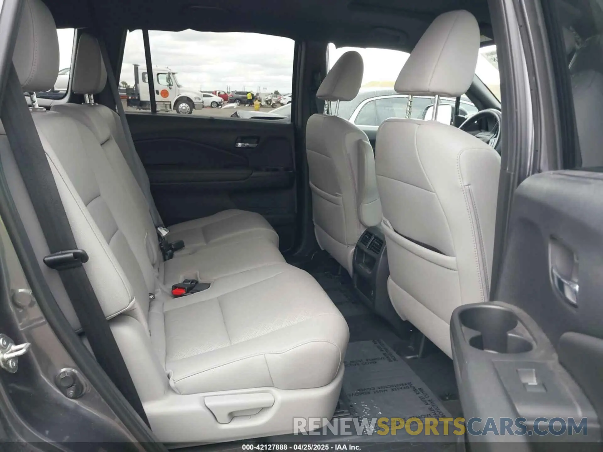 8 Photograph of a damaged car 5FNYF7H57LB000657 HONDA PASSPORT 2020