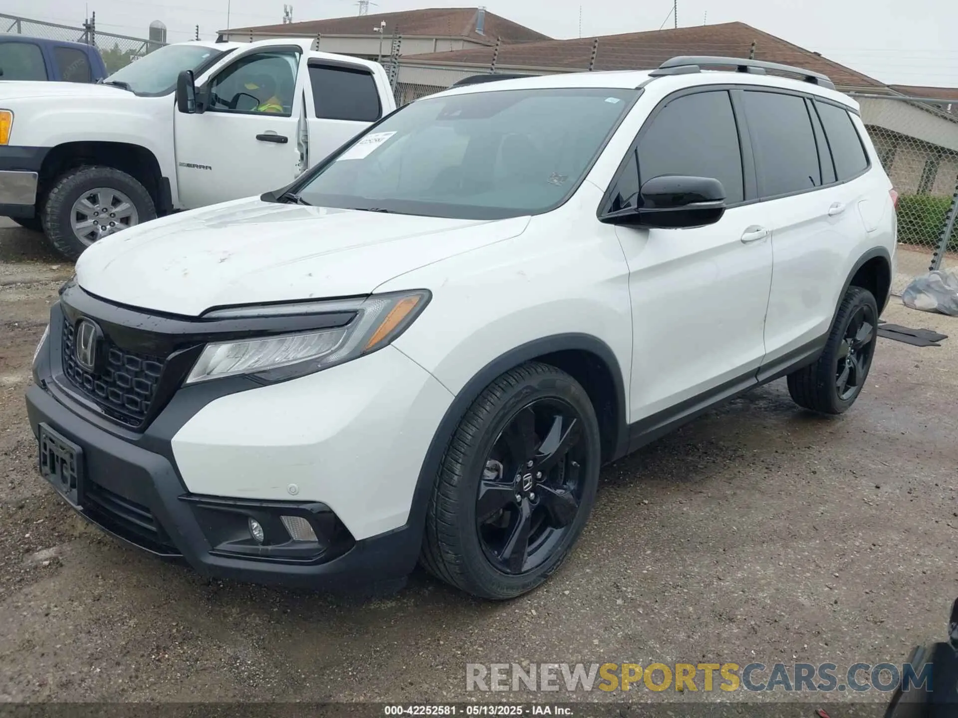 2 Фотография поврежденного автомобиля 5FNYF8H01LB019179 HONDA PASSPORT 2020