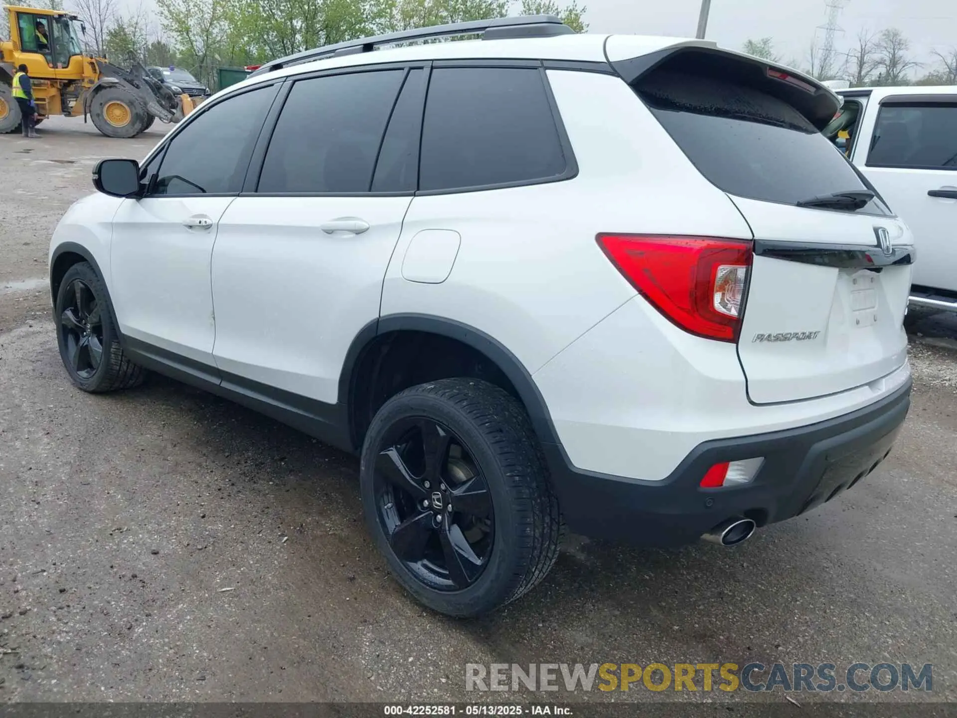 3 Фотография поврежденного автомобиля 5FNYF8H01LB019179 HONDA PASSPORT 2020