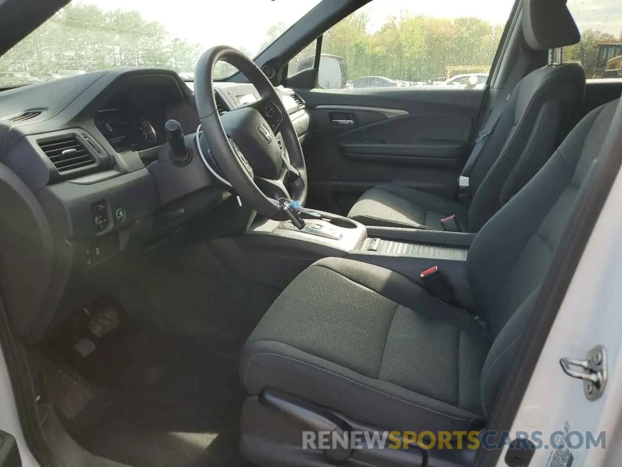 7 Photograph of a damaged car 5FNYF8H24LB016150 HONDA PASSPORT 2020