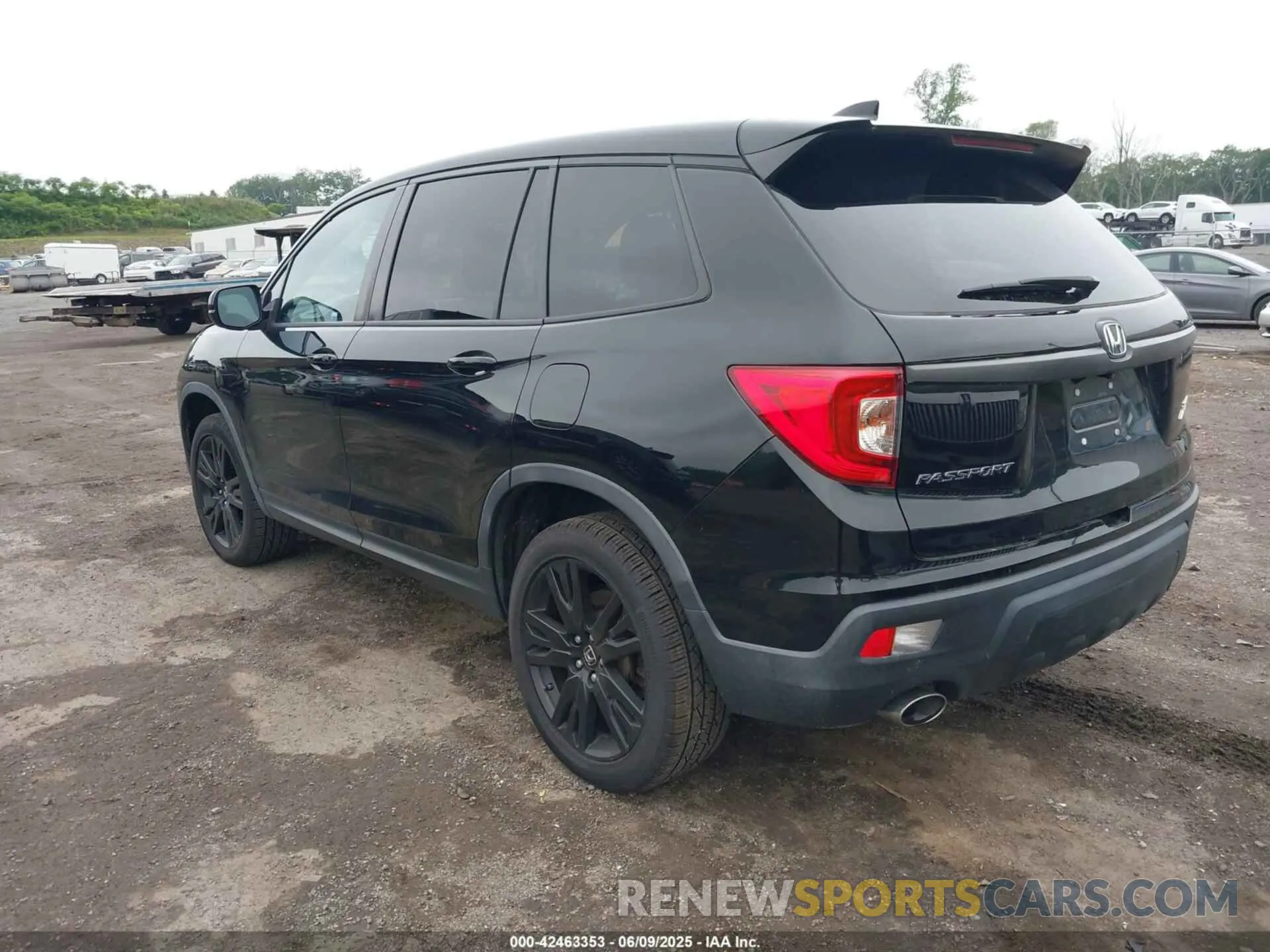 3 Photograph of a damaged car 5FNYF8H25LB012768 HONDA PASSPORT 2020
