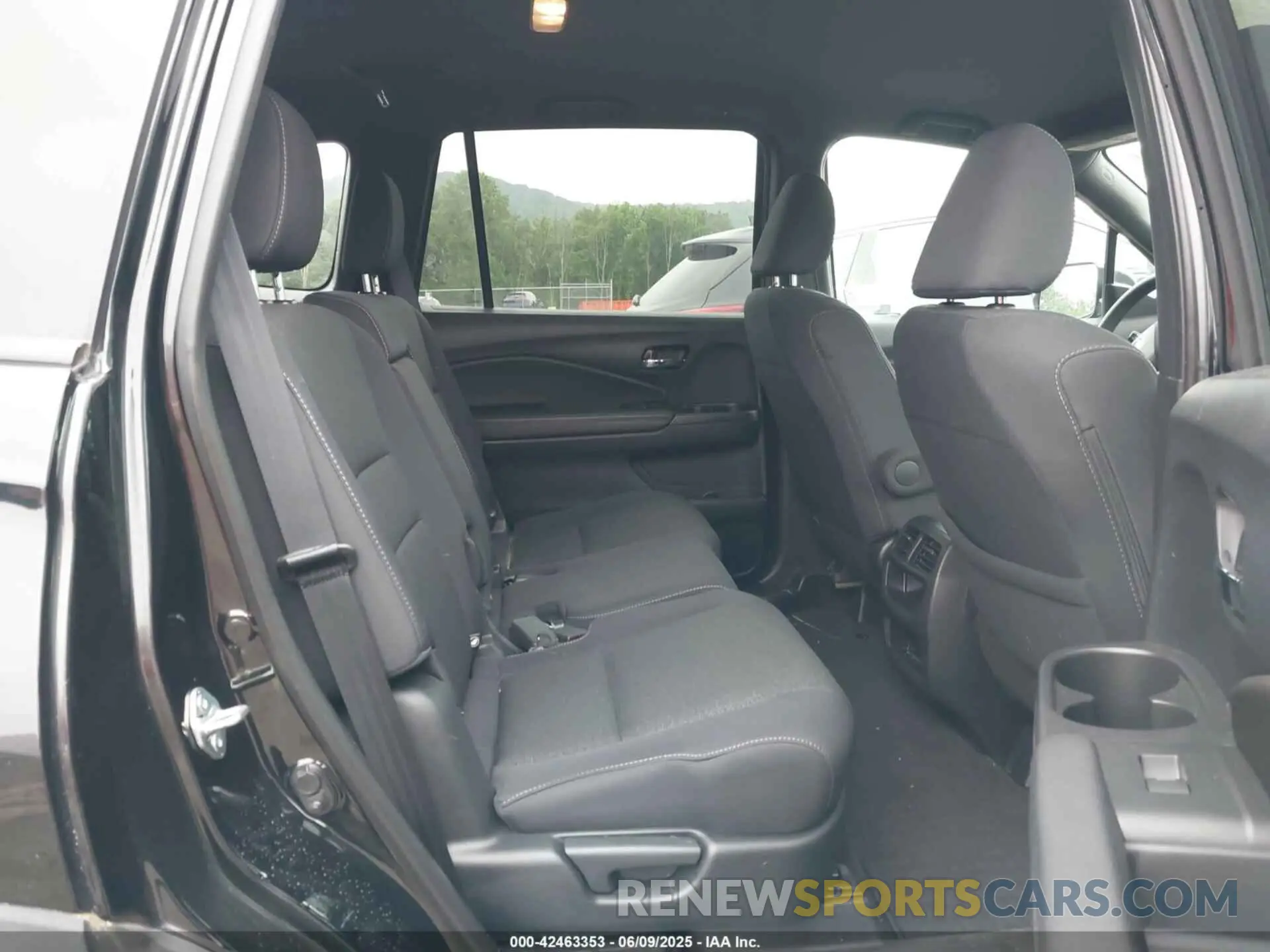 8 Photograph of a damaged car 5FNYF8H25LB012768 HONDA PASSPORT 2020