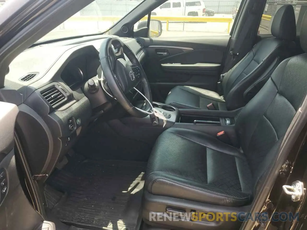 7 Photograph of a damaged car 5FNYF8H54LB000315 HONDA PASSPORT 2020
