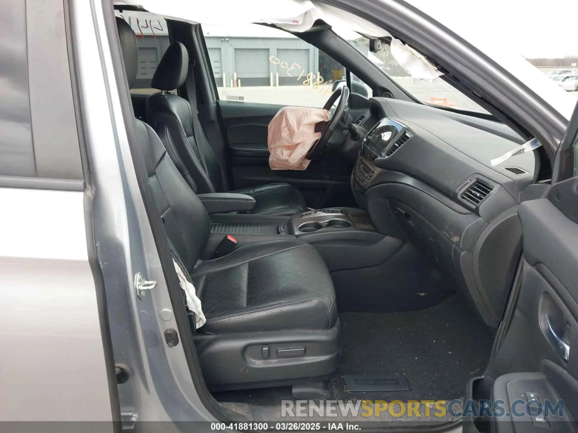 5 Photograph of a damaged car 5FNYF8H55LB005023 HONDA PASSPORT 2020