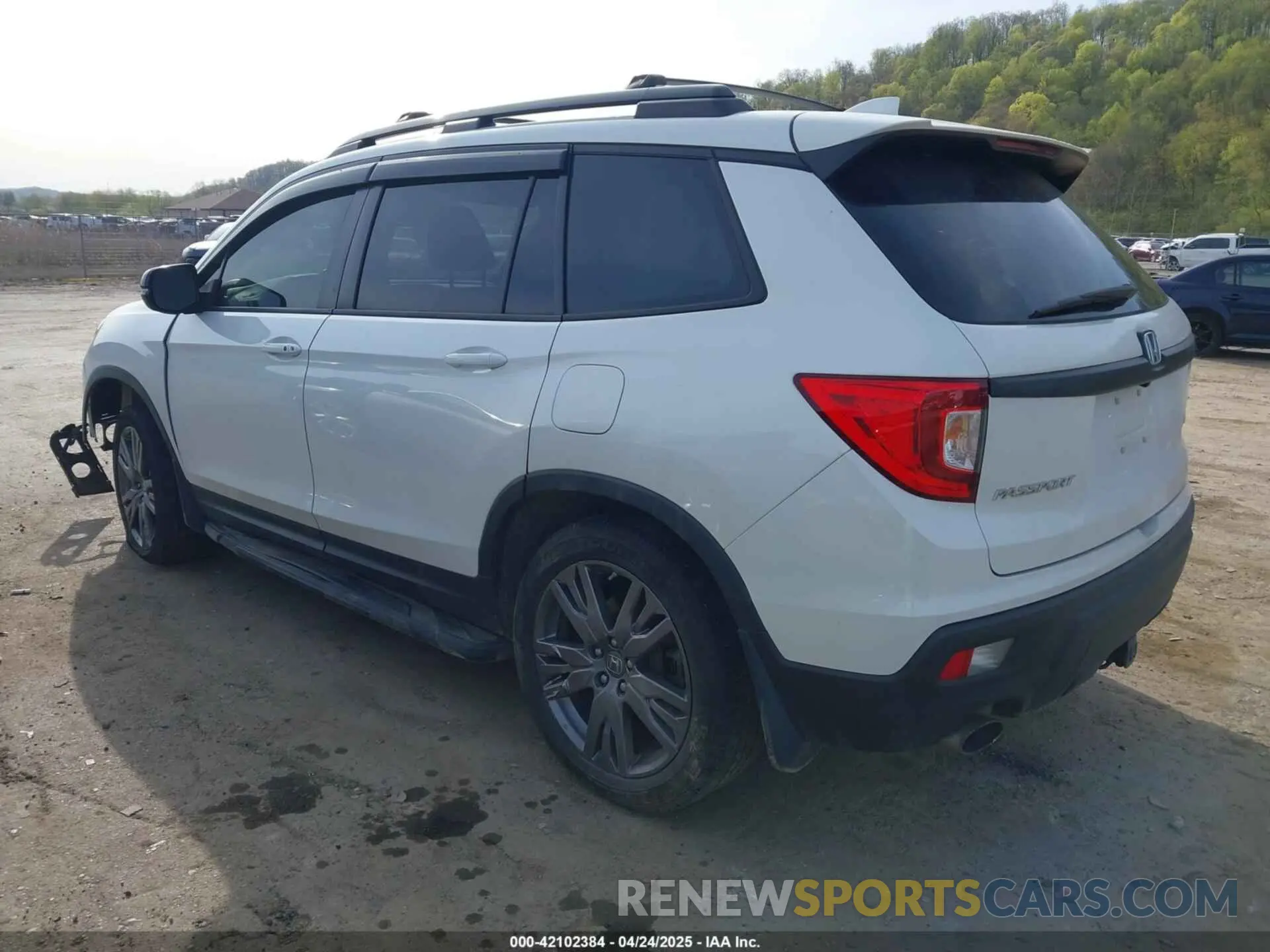 3 Photograph of a damaged car 5FNYF8H5XLB005177 HONDA PASSPORT 2020
