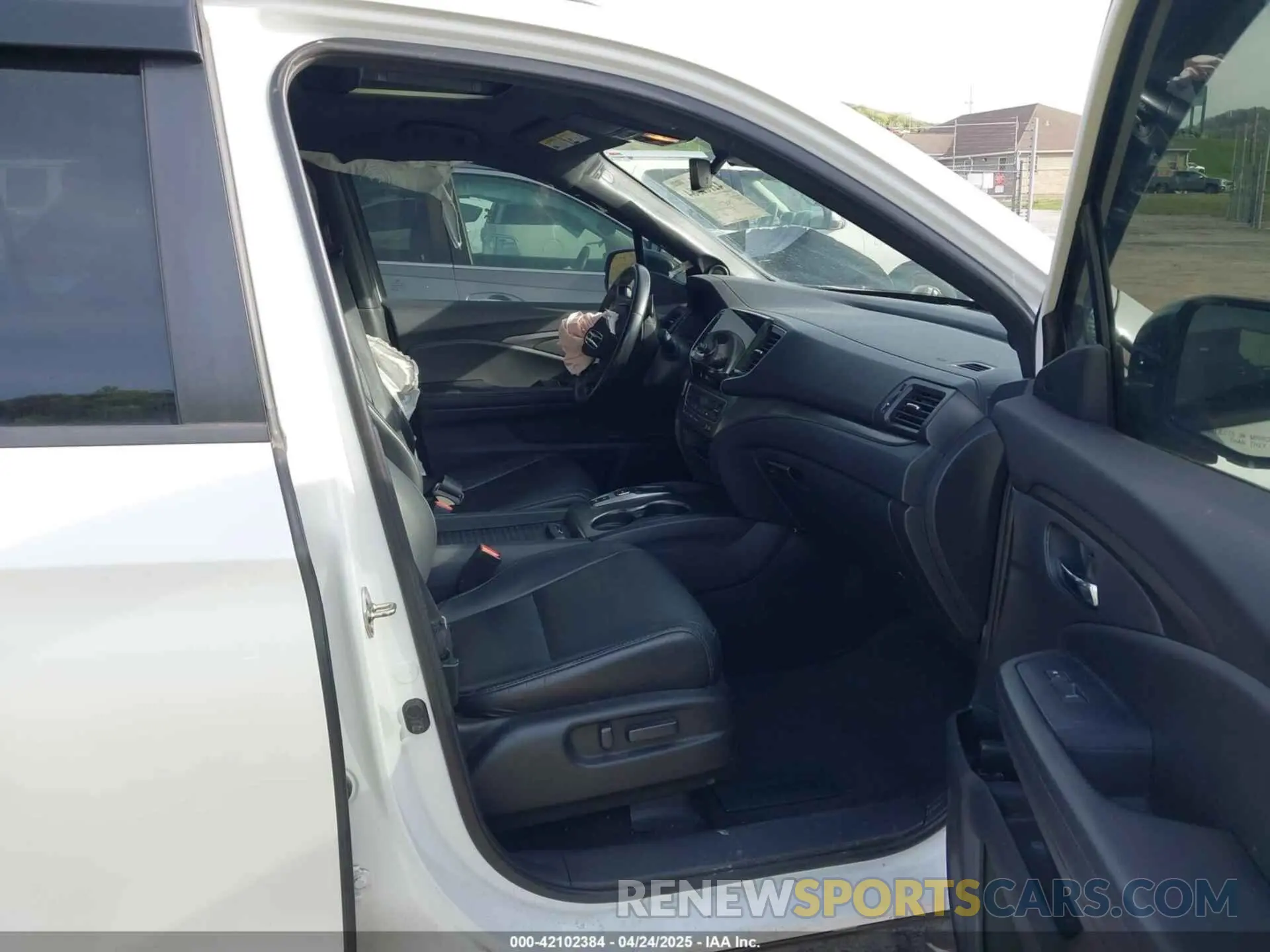 5 Photograph of a damaged car 5FNYF8H5XLB005177 HONDA PASSPORT 2020