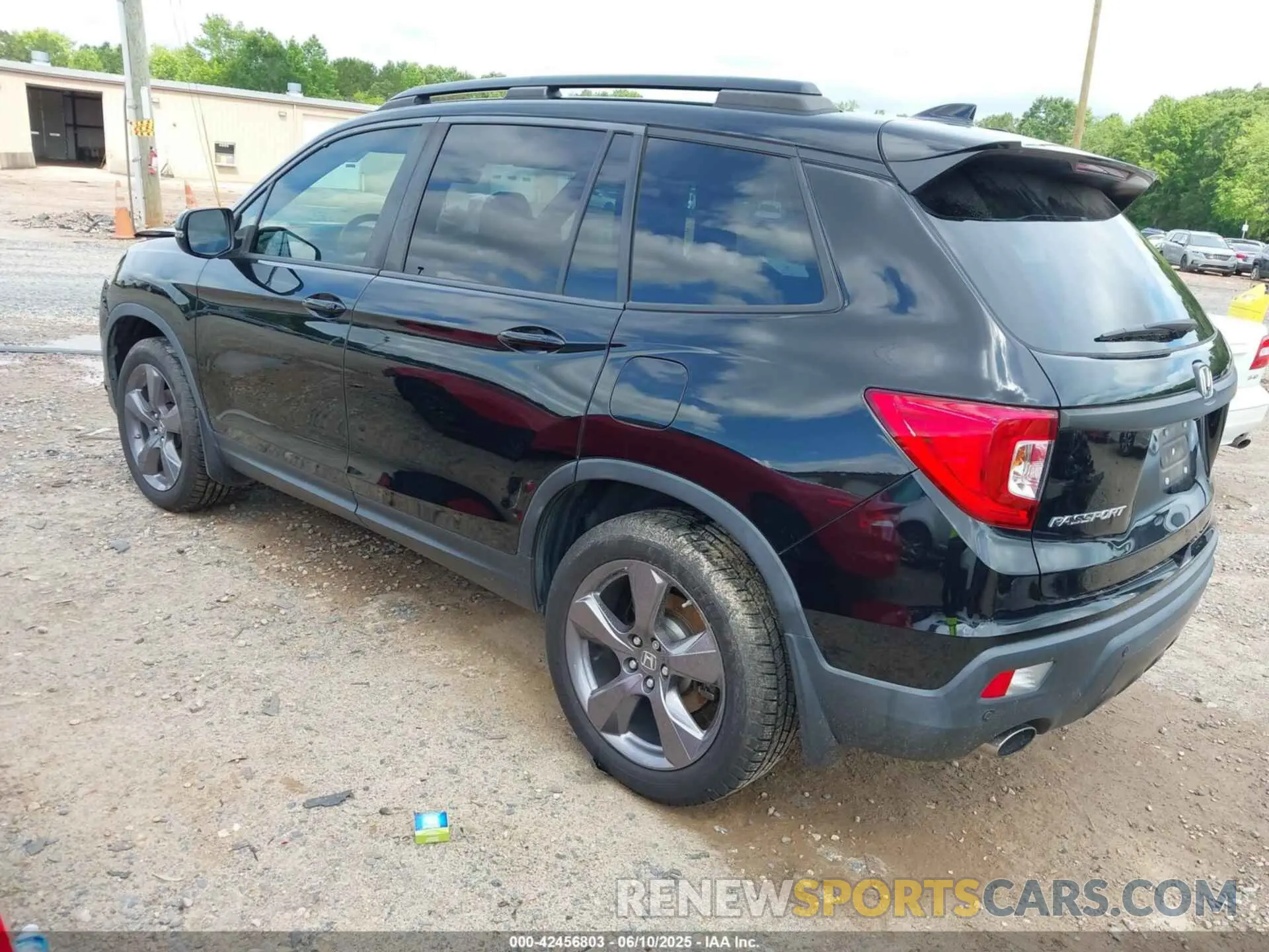 3 Photograph of a damaged car 5FNYF8H90LB005594 HONDA PASSPORT 2020