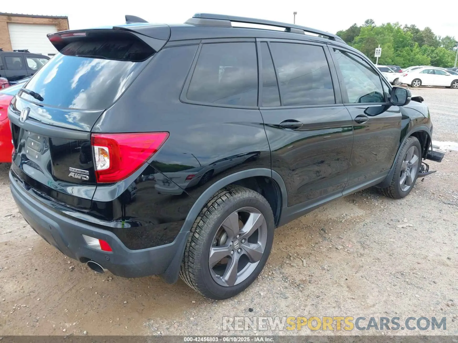 4 Photograph of a damaged car 5FNYF8H90LB005594 HONDA PASSPORT 2020