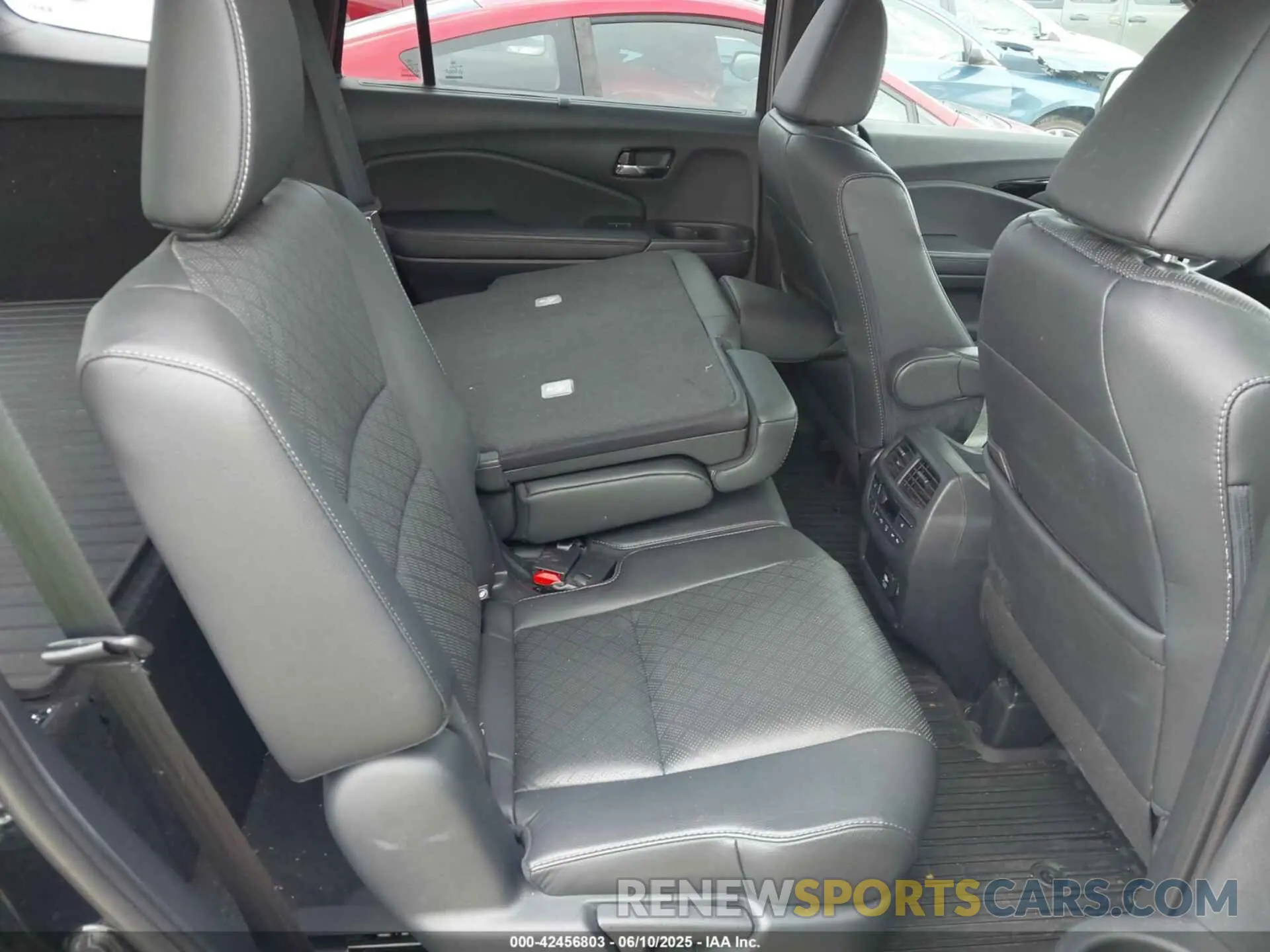 8 Photograph of a damaged car 5FNYF8H90LB005594 HONDA PASSPORT 2020