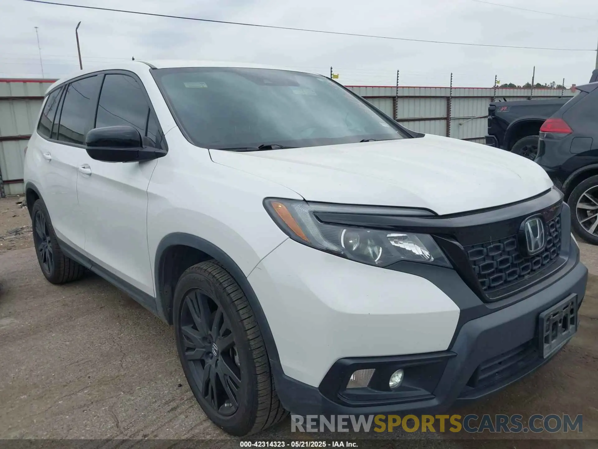 1 Photograph of a damaged car 5FNYF7H23MB002963 HONDA PASSPORT 2021