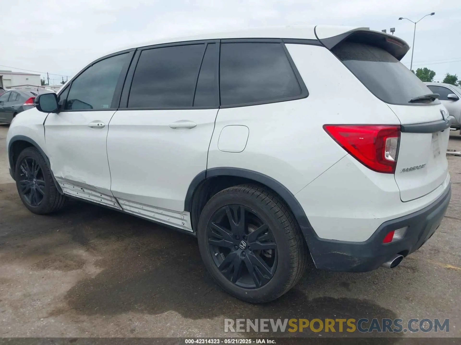 3 Photograph of a damaged car 5FNYF7H23MB002963 HONDA PASSPORT 2021