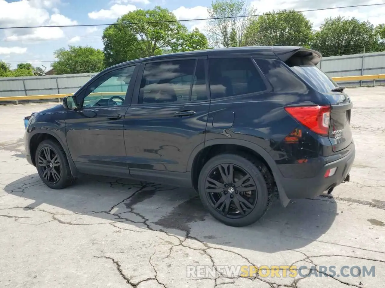 2 Photograph of a damaged car 5FNYF7H29MB014499 HONDA PASSPORT 2021