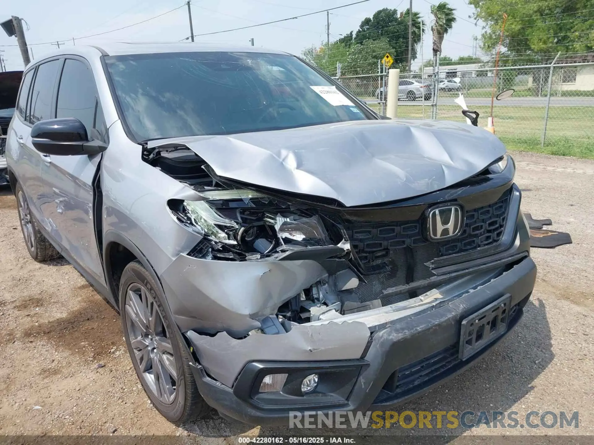 1 Photograph of a damaged car 5FNYF7H59MB007174 HONDA PASSPORT 2021