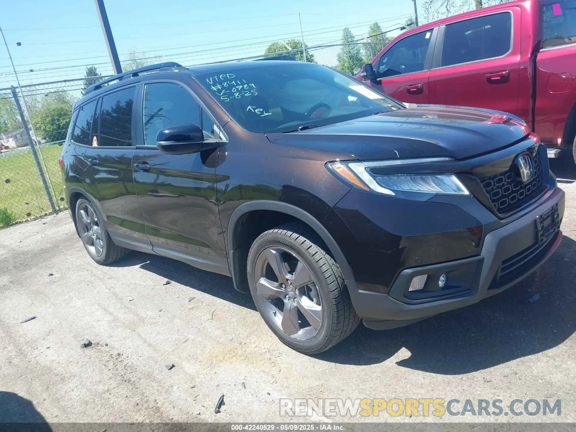 1 Photograph of a damaged car 5FNYF7H92MB010789 HONDA PASSPORT 2021