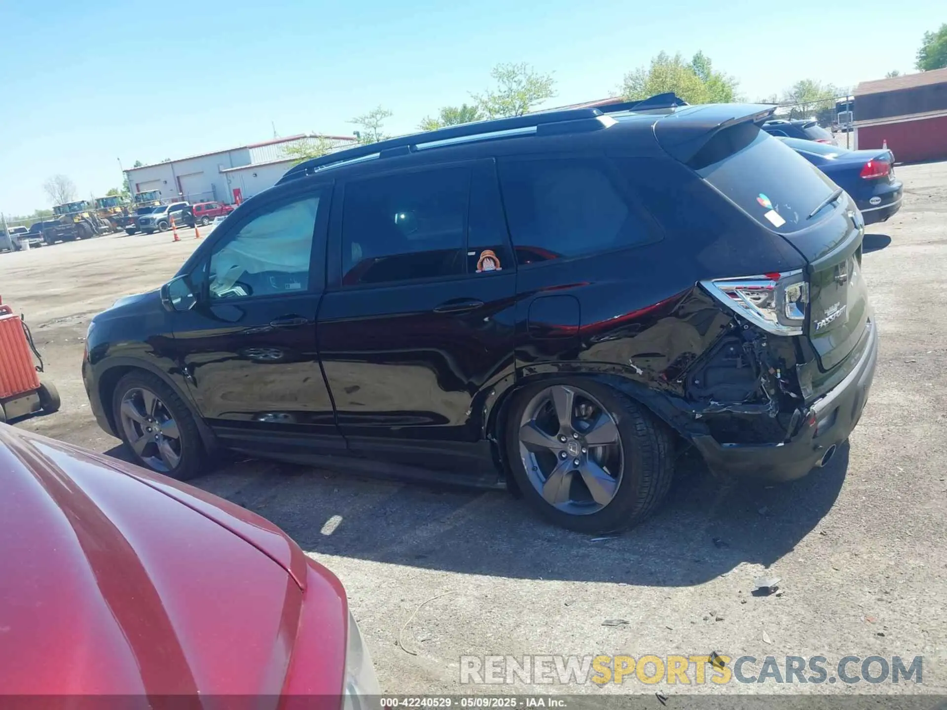 14 Photograph of a damaged car 5FNYF7H92MB010789 HONDA PASSPORT 2021