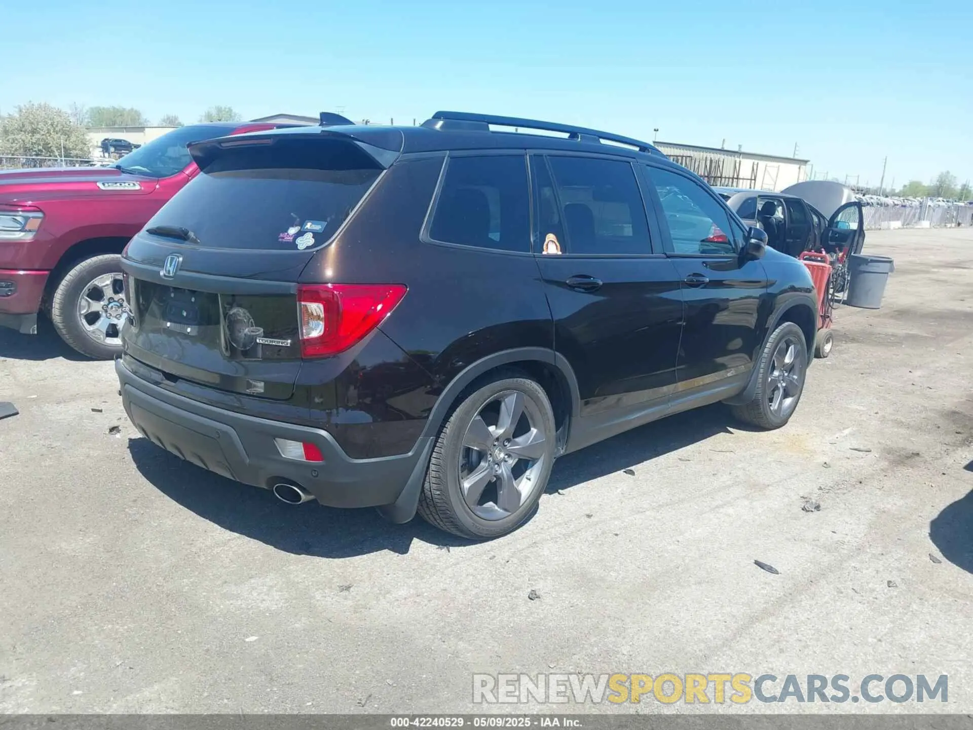 4 Photograph of a damaged car 5FNYF7H92MB010789 HONDA PASSPORT 2021