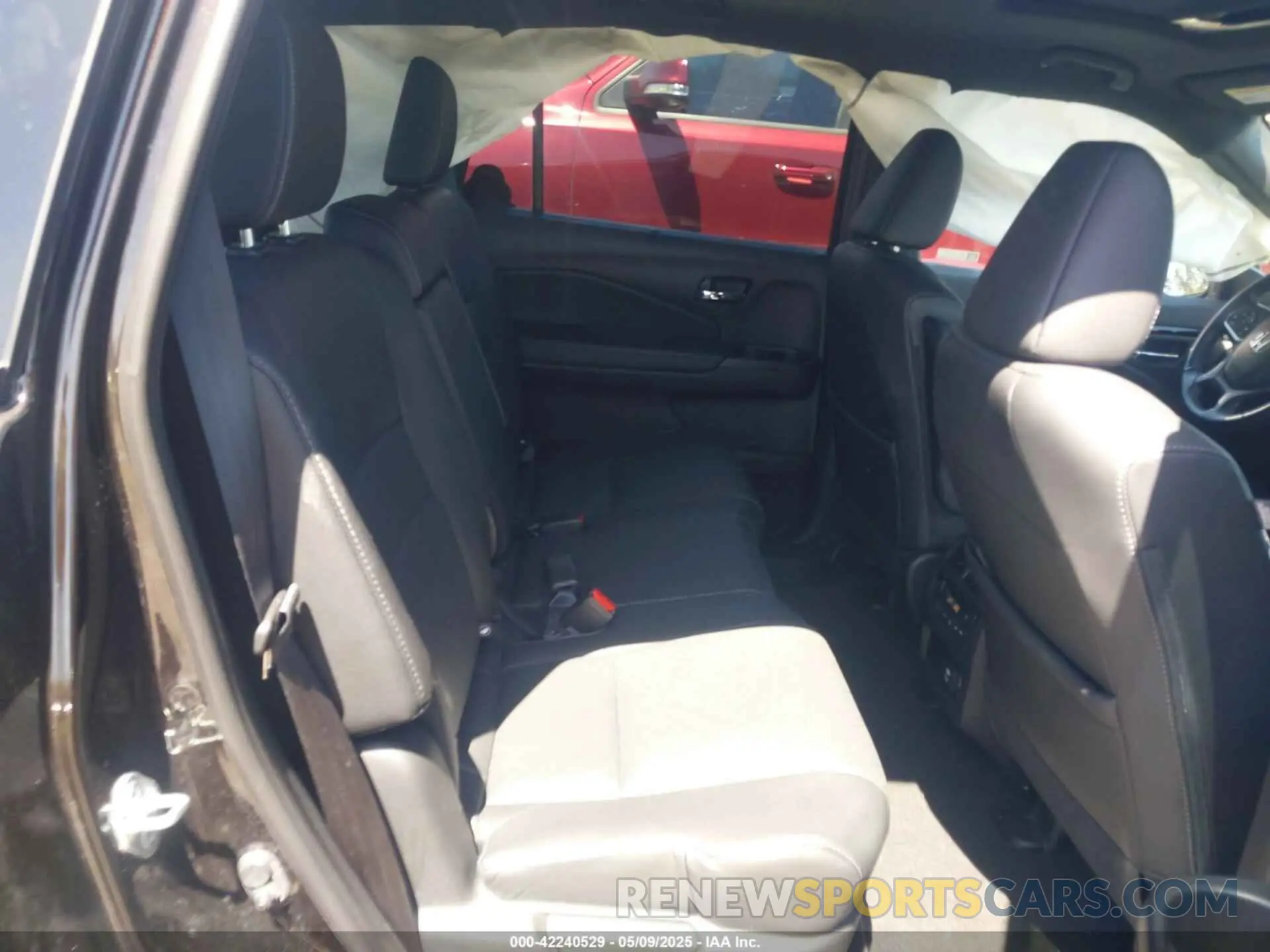 8 Photograph of a damaged car 5FNYF7H92MB010789 HONDA PASSPORT 2021