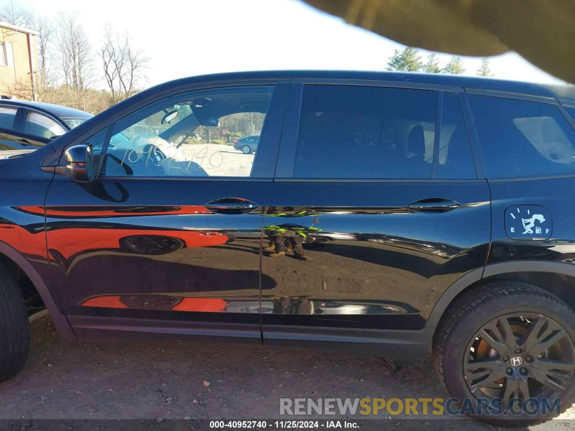 15 Photograph of a damaged car 5FNYF8H22MB016469 HONDA PASSPORT 2021