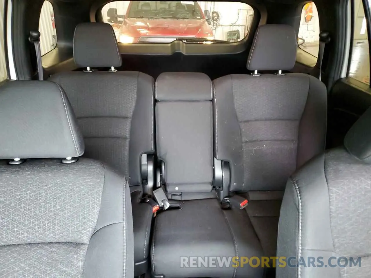 10 Photograph of a damaged car 5FNYF8H23MB015931 HONDA PASSPORT 2021