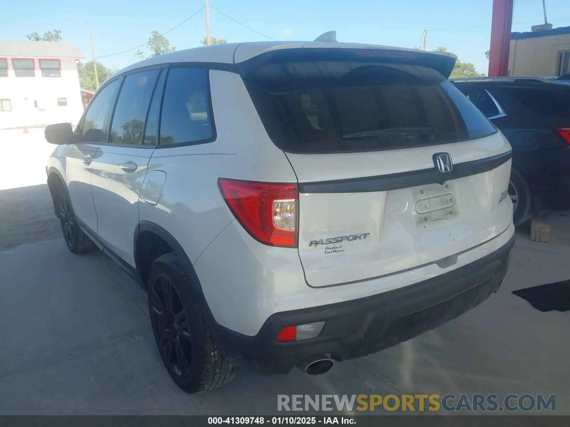 3 Photograph of a damaged car 5FNYF8H29MB001094 HONDA PASSPORT 2021