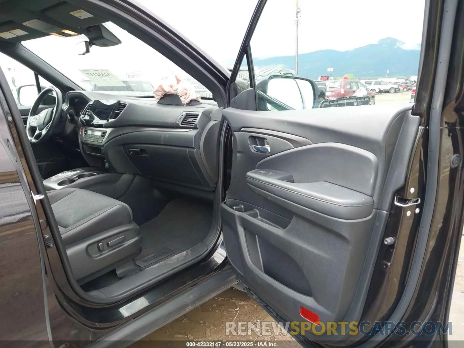 5 Photograph of a damaged car 5FNYF8H51MB019230 HONDA PASSPORT 2021