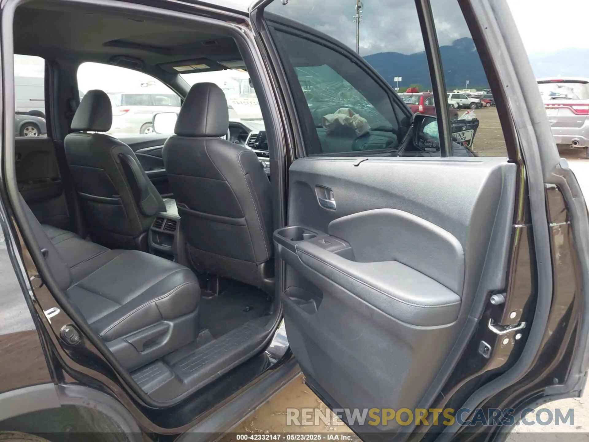 8 Photograph of a damaged car 5FNYF8H51MB019230 HONDA PASSPORT 2021