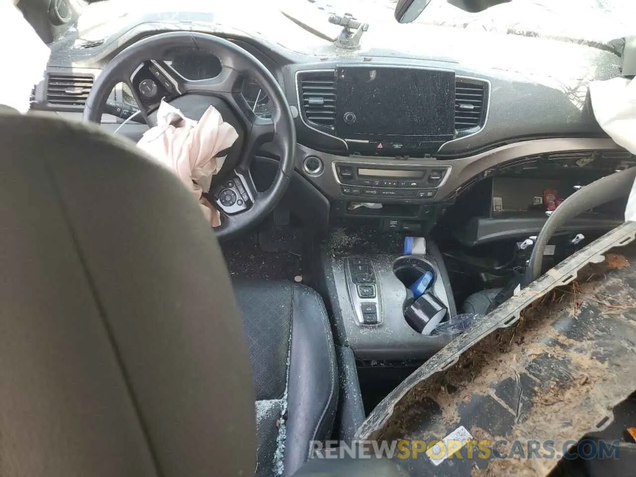 8 Photograph of a damaged car 5FNYF8H53MB016698 HONDA PASSPORT 2021