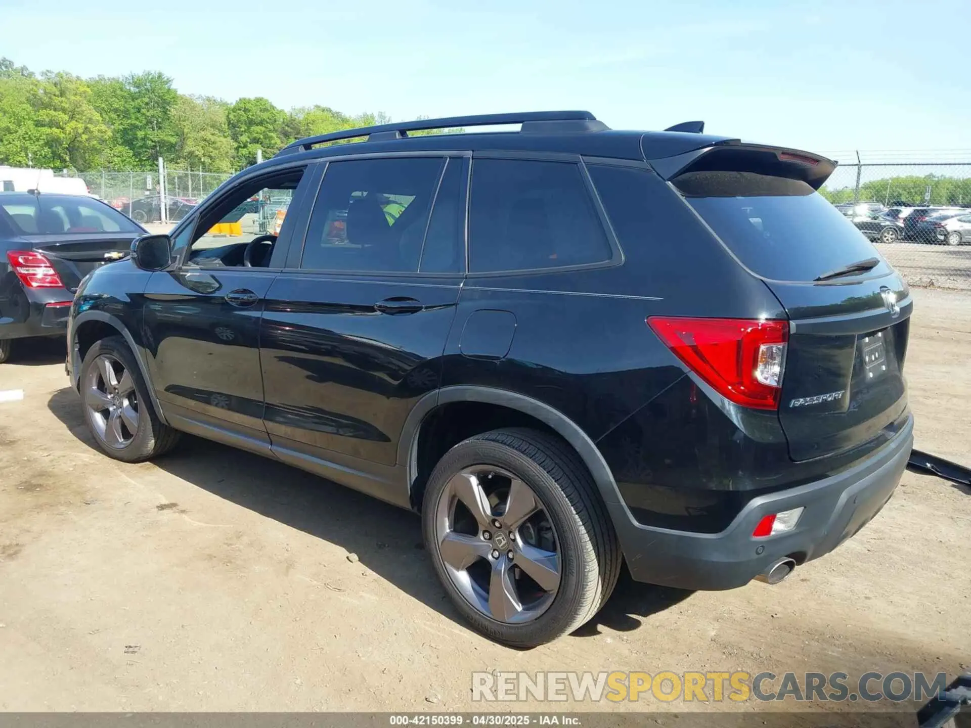 3 Photograph of a damaged car 5FNYF8H96MB014947 HONDA PASSPORT 2021