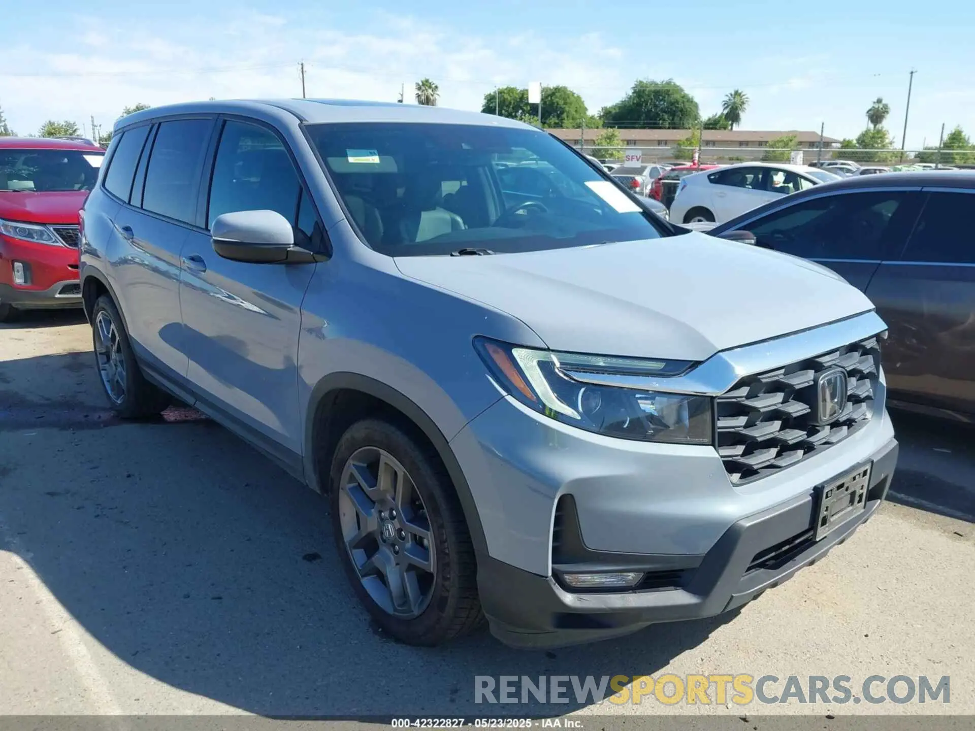 1 Photograph of a damaged car 5FNYF7H52NB002772 HONDA PASSPORT 2022