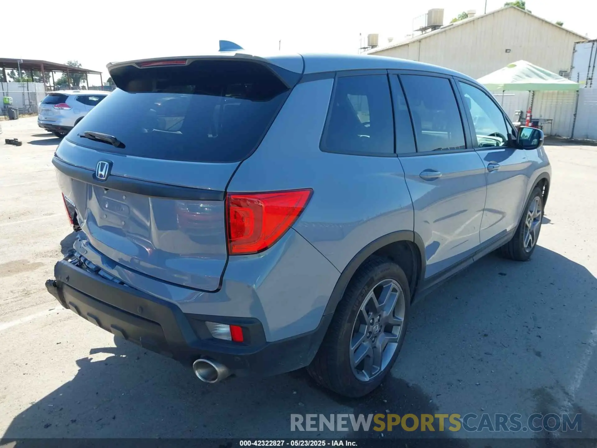 4 Photograph of a damaged car 5FNYF7H52NB002772 HONDA PASSPORT 2022