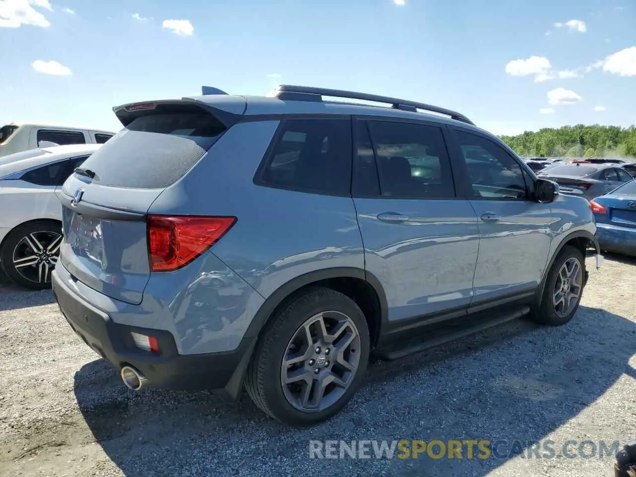 3 Photograph of a damaged car 5FNYF7H52NB005350 HONDA PASSPORT 2022