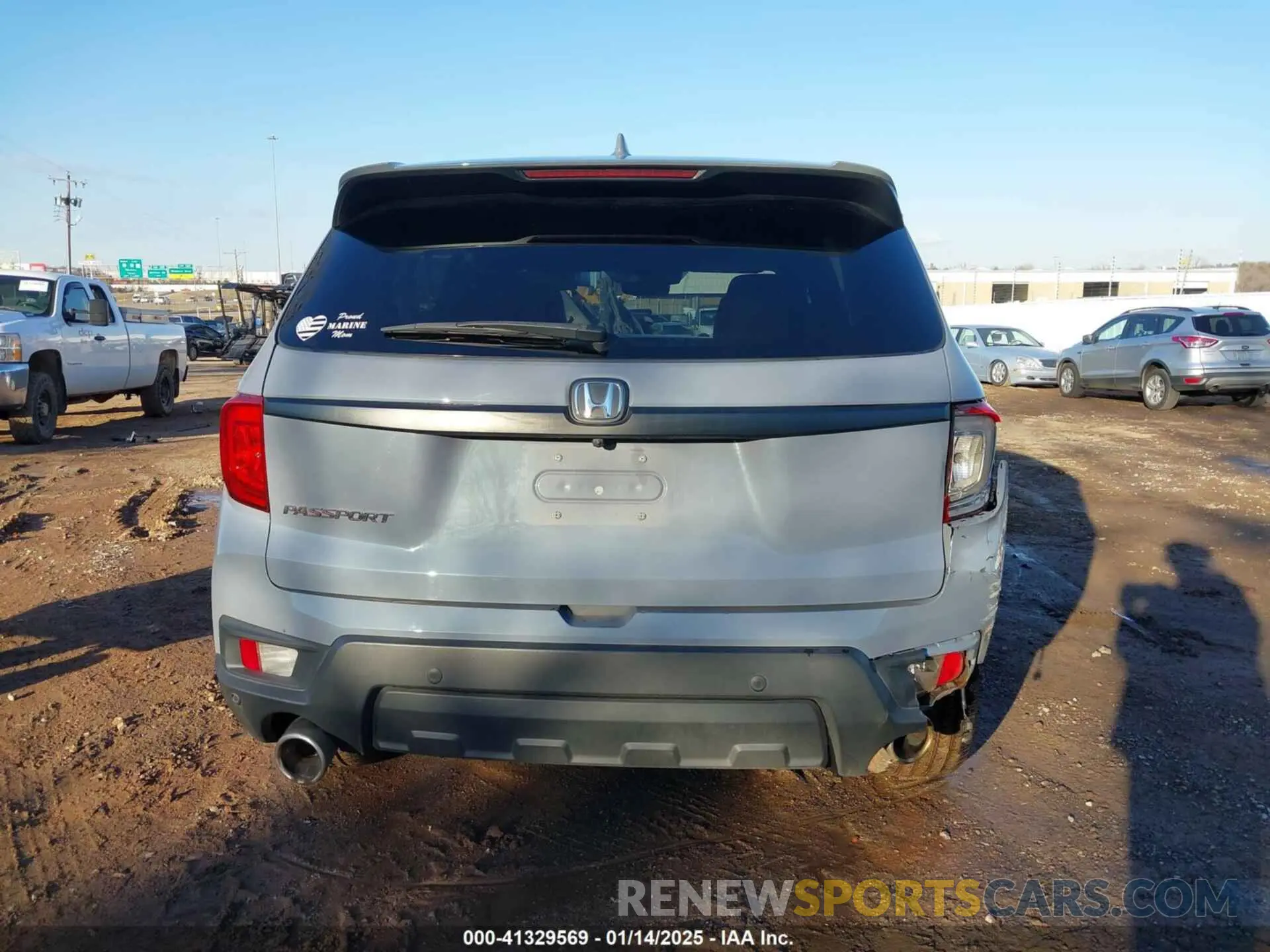 15 Photograph of a damaged car 5FNYF7H55NB006170 HONDA PASSPORT 2022