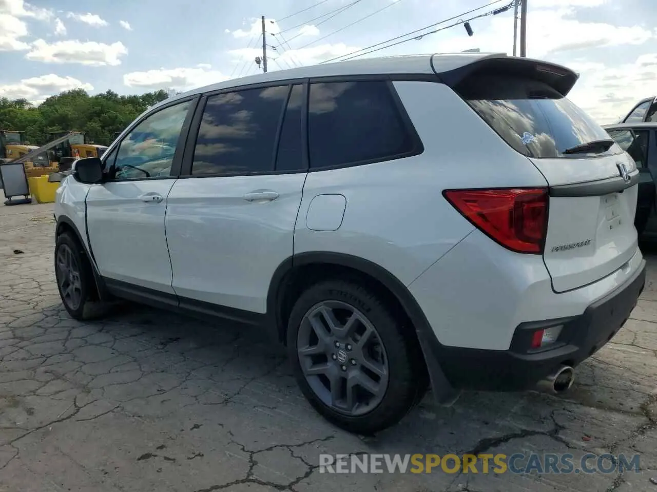 2 Photograph of a damaged car 5FNYF7H56NB004766 HONDA PASSPORT 2022