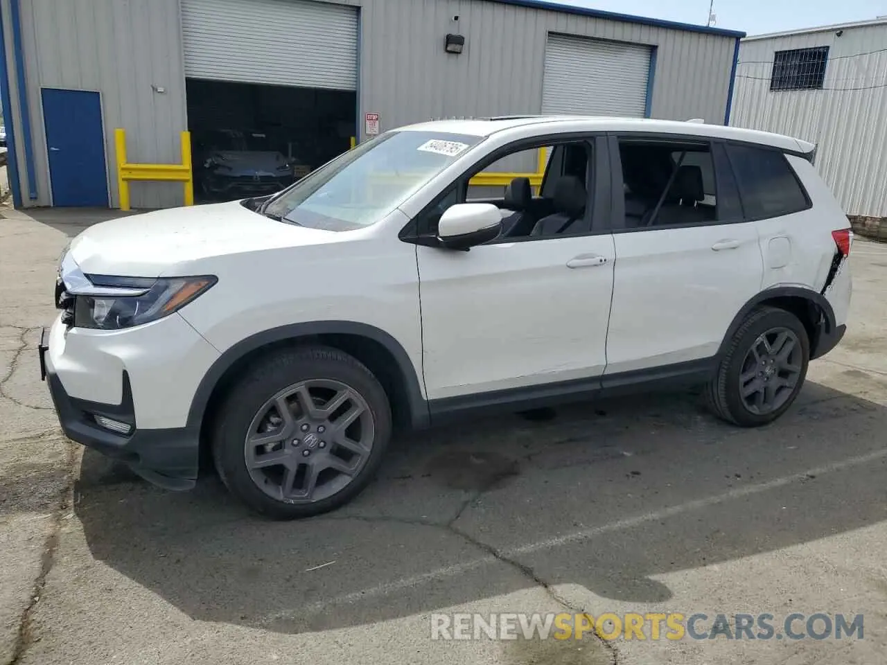 1 Photograph of a damaged car 5FNYF7H57NB005568 HONDA PASSPORT 2022