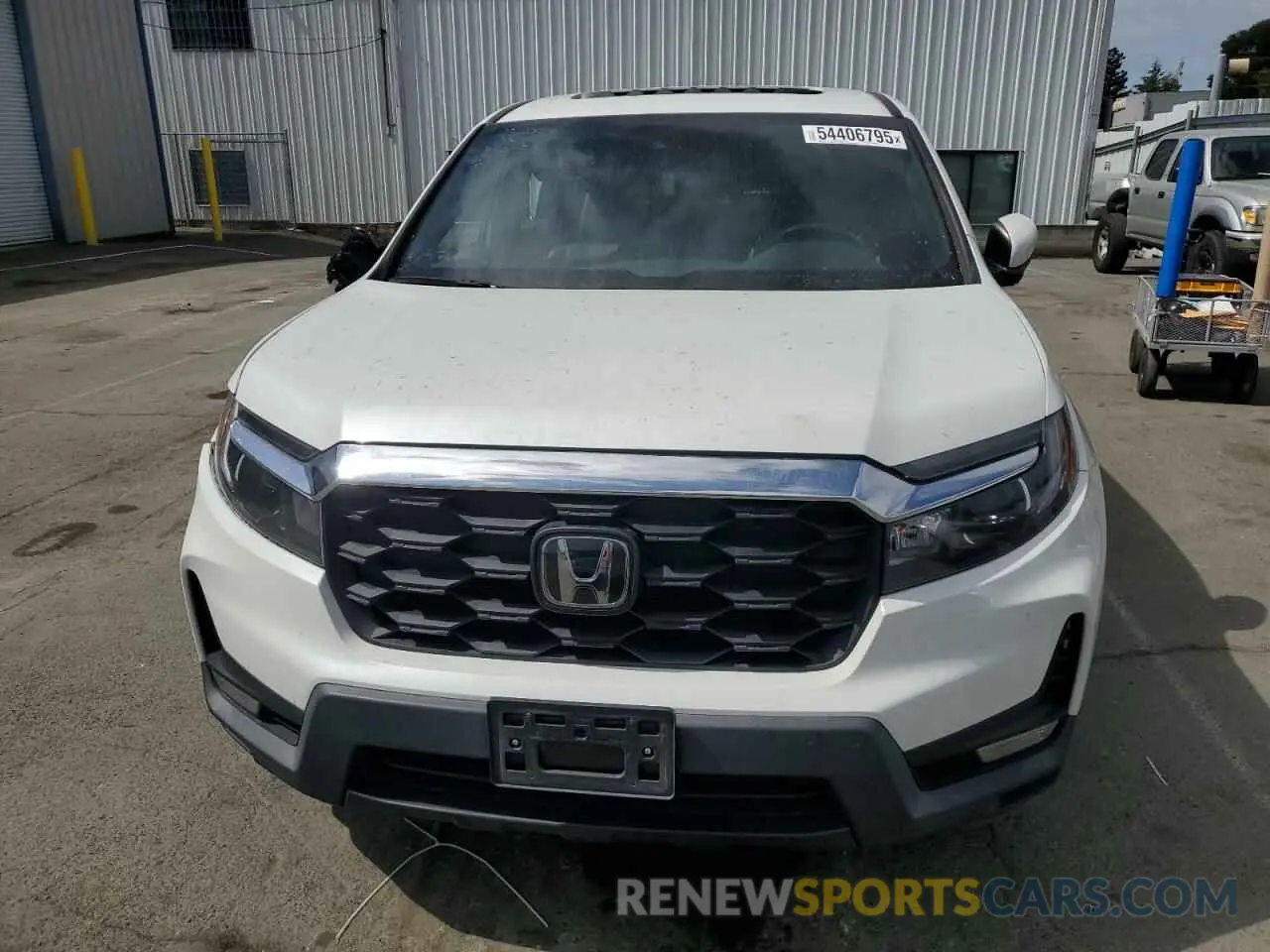 5 Photograph of a damaged car 5FNYF7H57NB005568 HONDA PASSPORT 2022