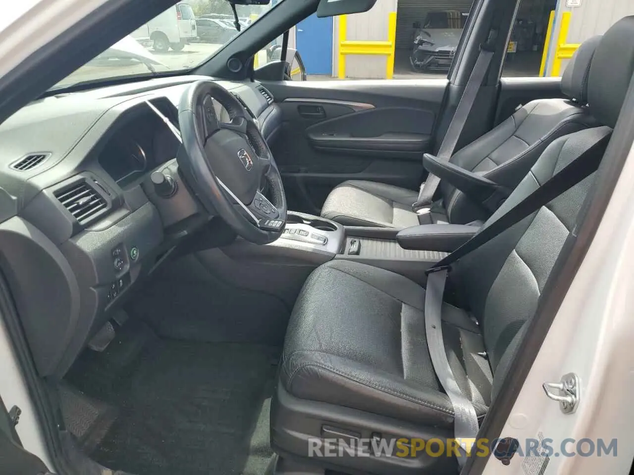 7 Photograph of a damaged car 5FNYF7H57NB005568 HONDA PASSPORT 2022