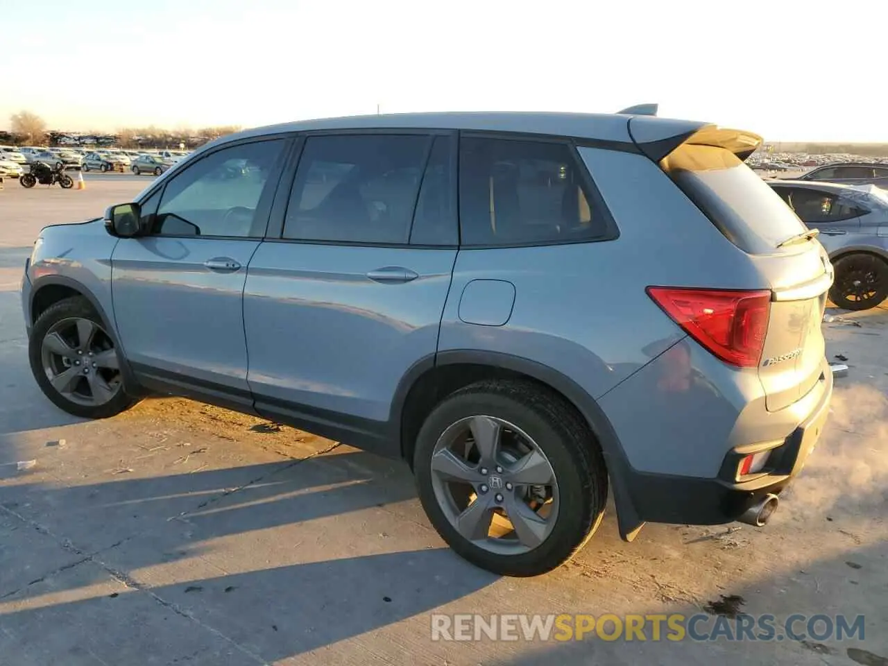 2 Photograph of a damaged car 5FNYF7H5XNB001482 HONDA PASSPORT 2022