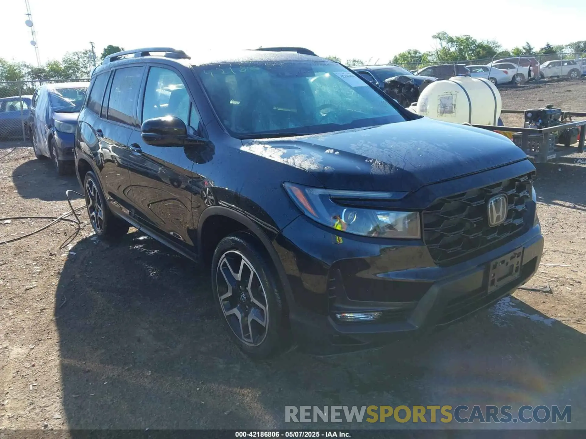 1 Photograph of a damaged car 5FNYF8H01NB003681 HONDA PASSPORT 2022