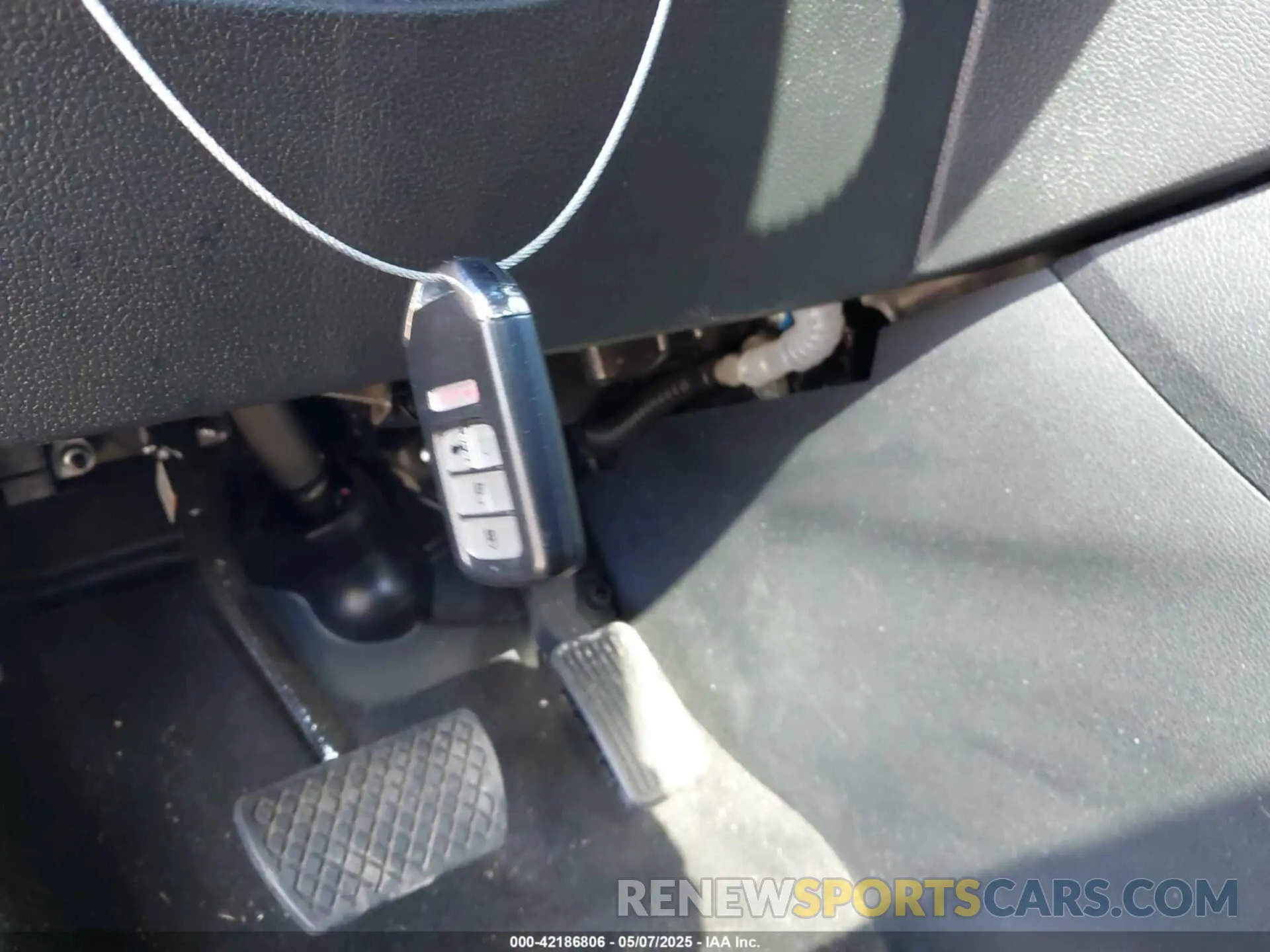 11 Photograph of a damaged car 5FNYF8H01NB003681 HONDA PASSPORT 2022